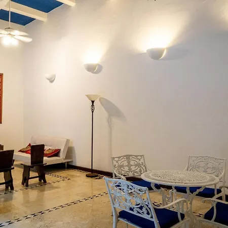 Edificio Ubicado En El Centro De La Ciudad Dentro De La Ciudad Amurallada Edificio Ayos Apartamento *