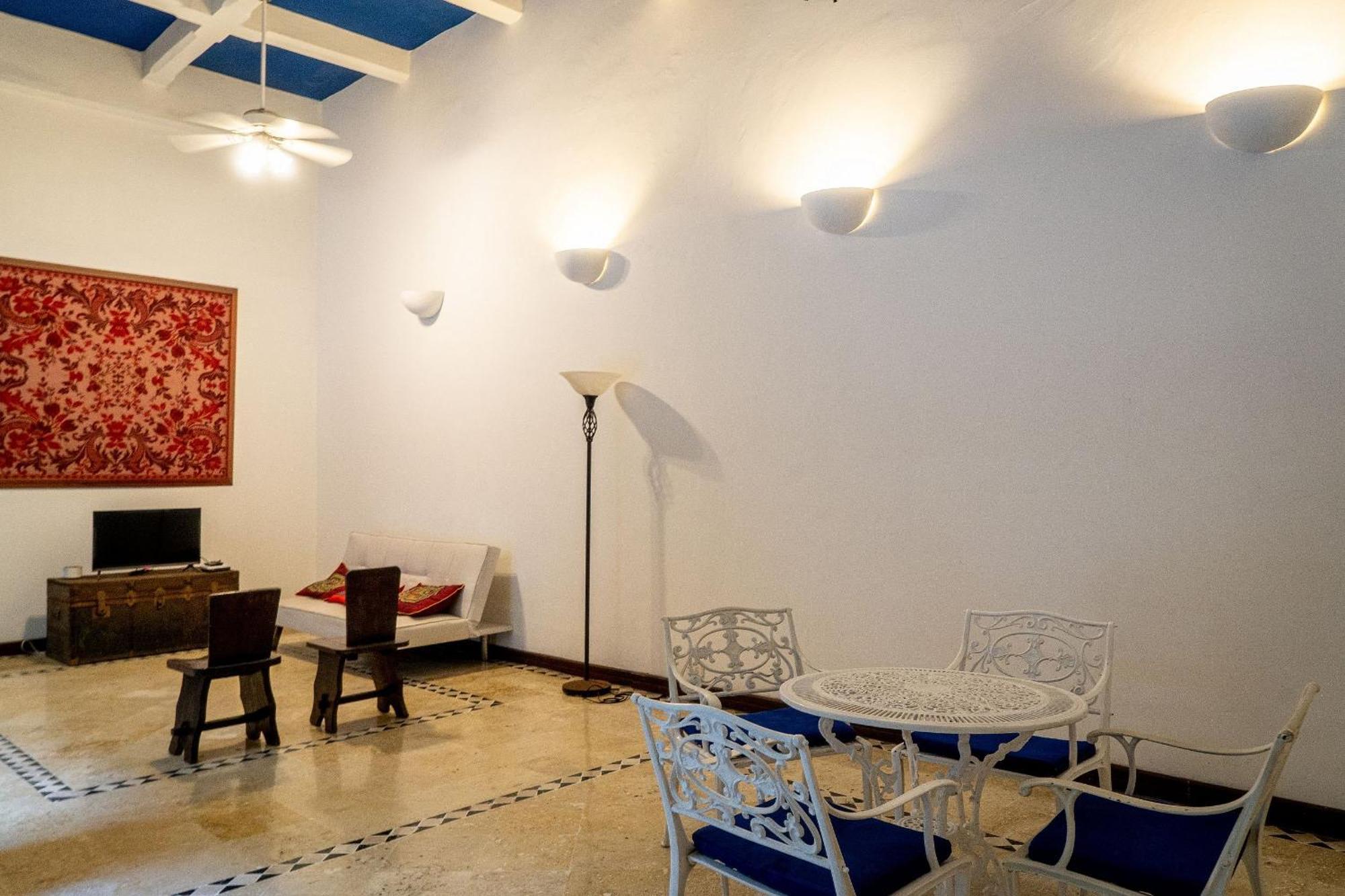 Edificio Ubicado En El Centro De La Ciudad Dentro De La Ciudad Amurallada Edificio Ayos Apartamento *