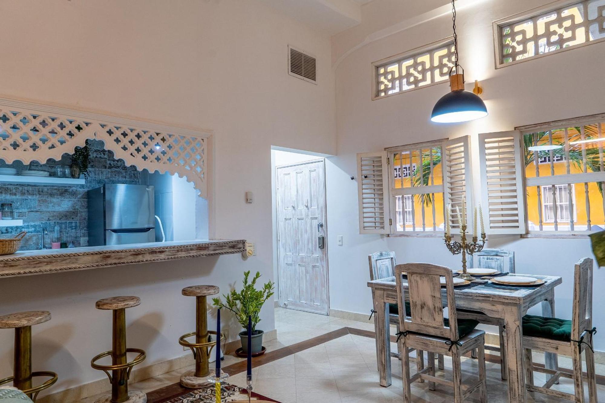 Edificio Ubicado En El Centro De La Ciudad Dentro De La Ciudad Amurallada Edificio Ayos *