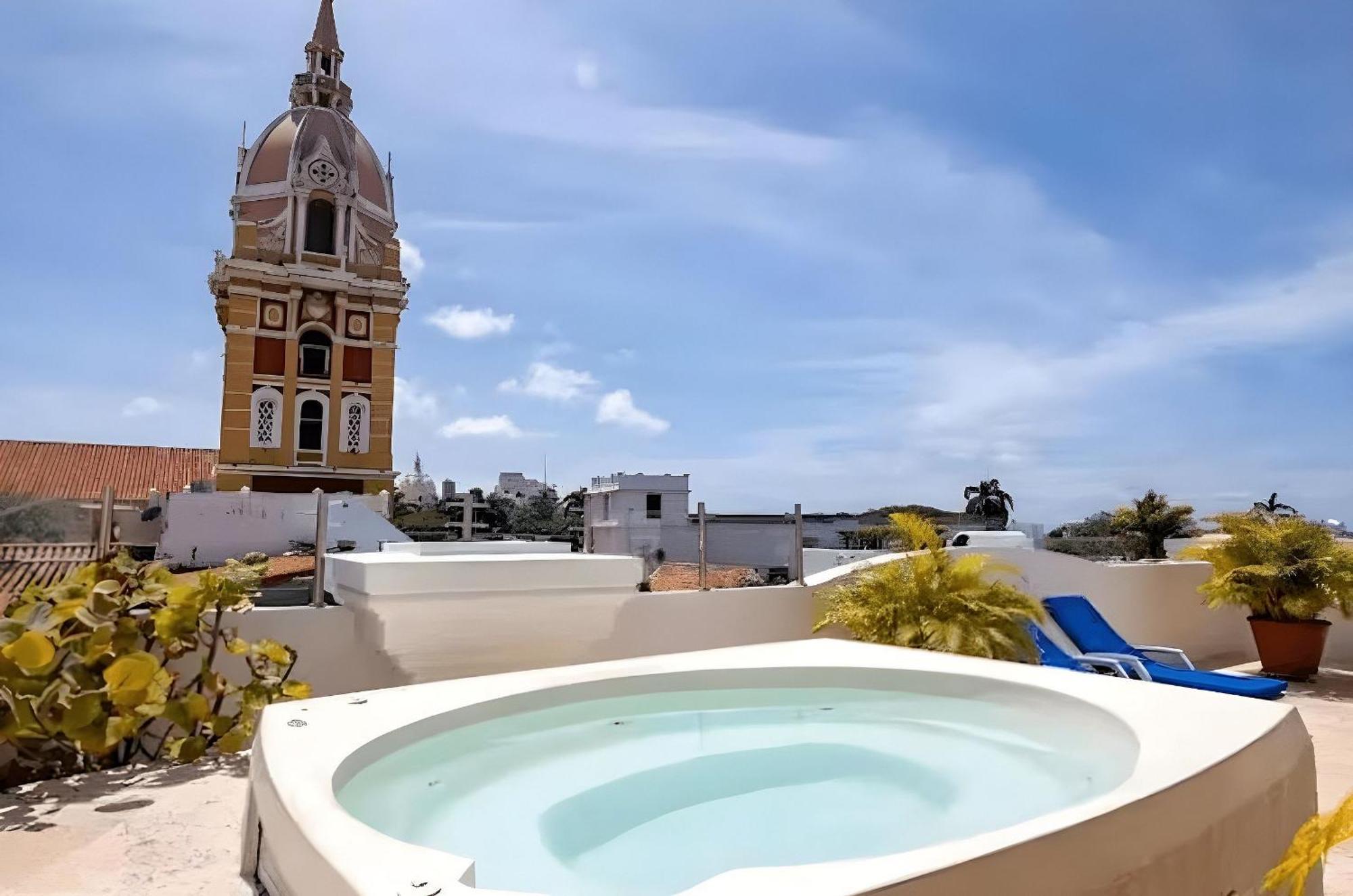 Edificio Ubicado En El Centro De La Ciudad Dentro De La Ciudad Amurallada Edificio Ayos Apartamento