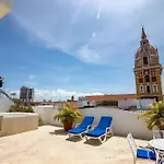 Edificio Ayos Dentro La Ciudad Amurallada